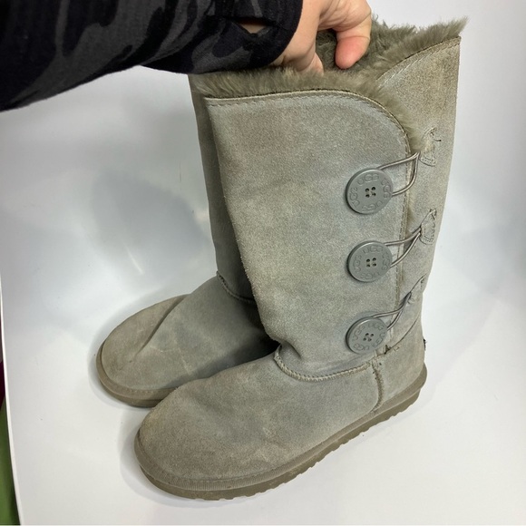 UGG Bailey triple button shearling boots size 7 - Picture 4 of 9